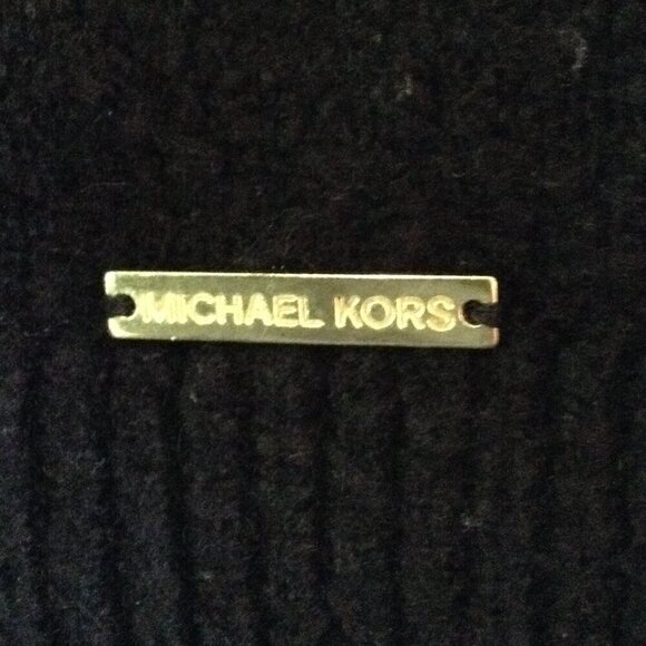 Michael Kors "L" V-neck Sweater, Wool/Acrylic Blend, Cable knit, Warm and cozy - Picture 2 of 5
